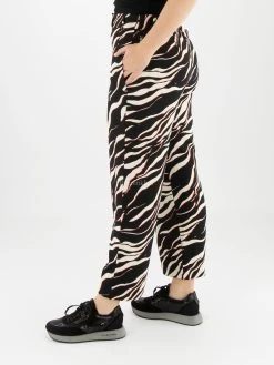 Marc Cain VS 81.15 W55 Pantalons Zwart -Joseph Ribkoff Winkel 100002279 3