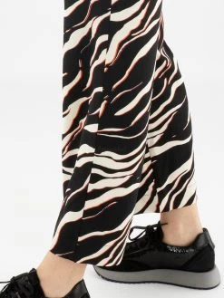 Marc Cain VS 81.15 W55 Pantalons Zwart -Joseph Ribkoff Winkel 100002279 8