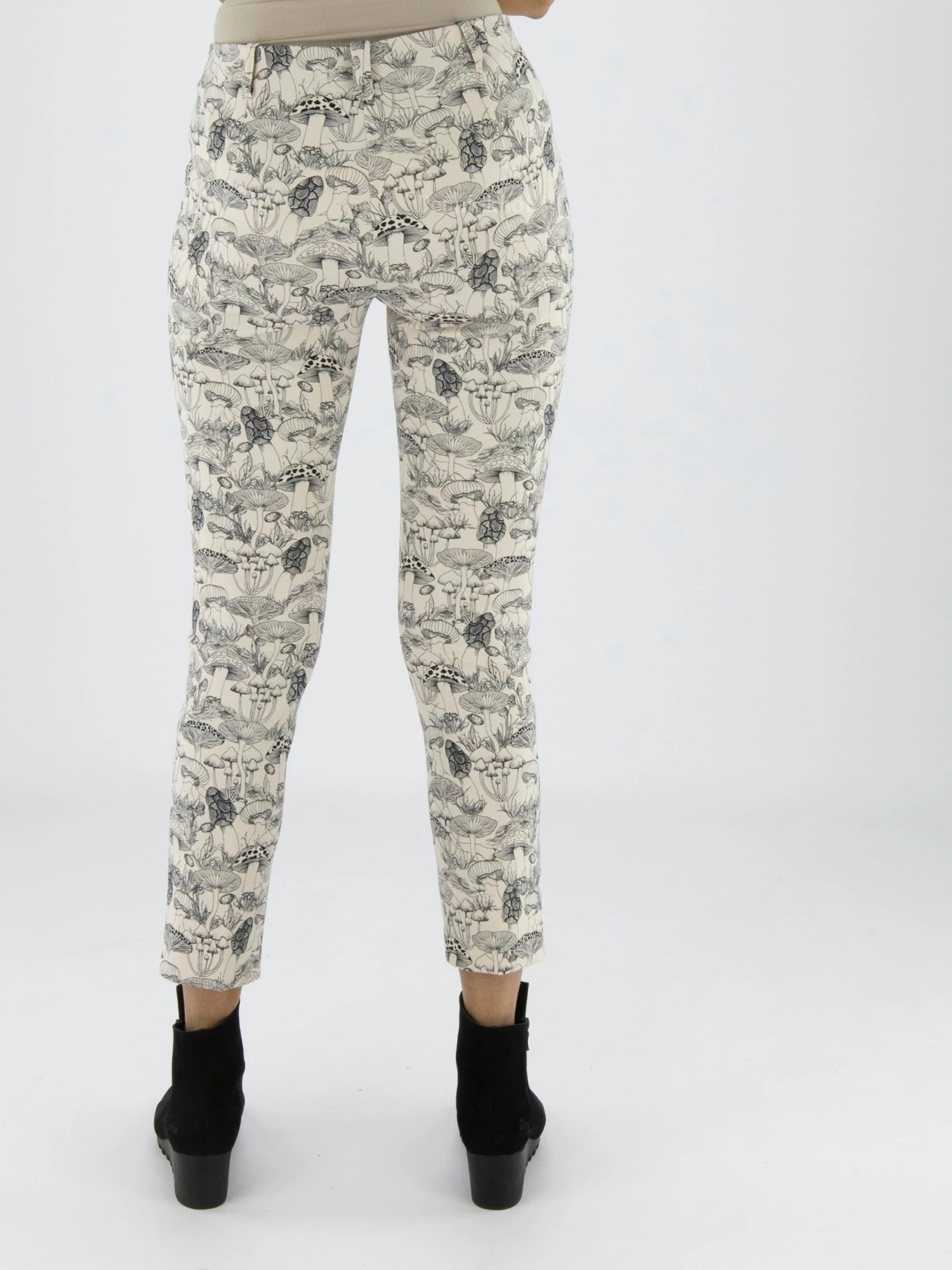 Marc Cain VC 81.11 J32 Pantalons Beige 6 Marc Cain VC 81.11 J32 Pantalons Beige - Afbeelding 4