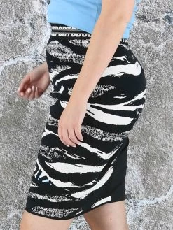 Marc Cain TS 71.03 M02 Rokken Zwart 11 Marc Cain TS 71.03 M02 Rokken Zwart -Joseph Ribkoff Winkel 120000769 4