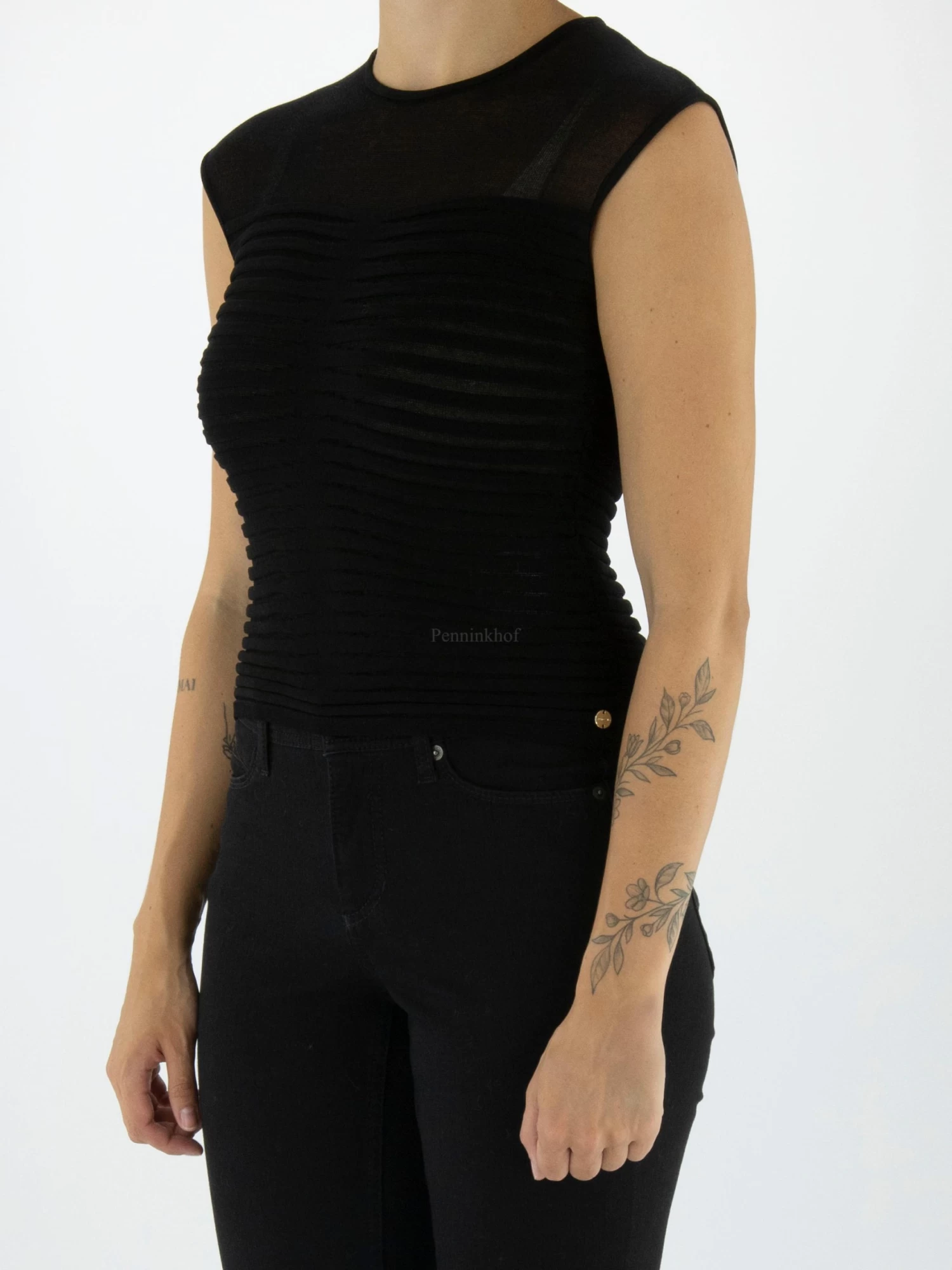 Marc Cain VC 61.02 M19 Tops Zwart 8 Marc Cain VC 61.02 M19 Tops Zwart - Afbeelding 6