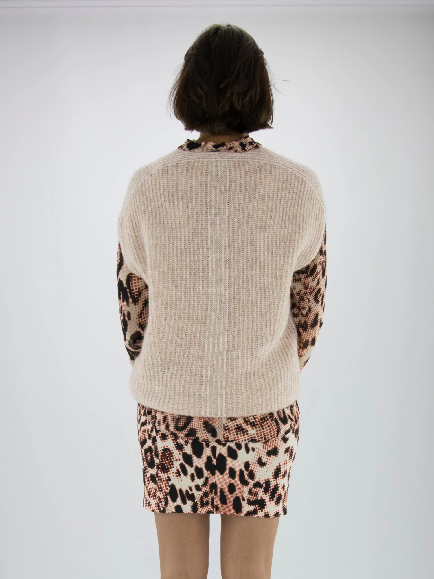 Marc Cain VS 42.01 M18 Tops Beige 6 Marc Cain VS 42.01 M18 Tops Beige - Afbeelding 4