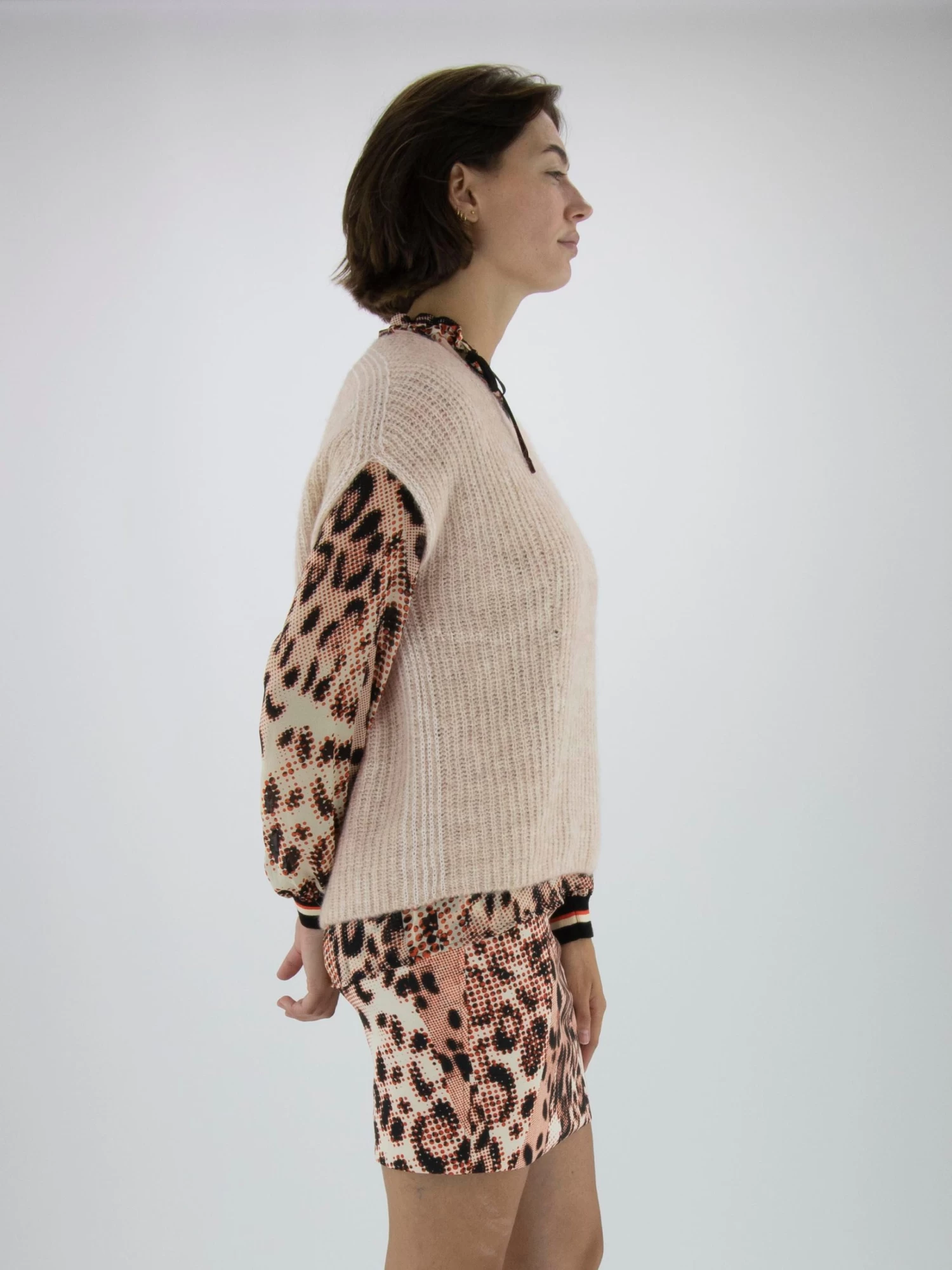 Marc Cain VS 42.01 M18 Tops Beige 7 Marc Cain VS 42.01 M18 Tops Beige - Afbeelding 5