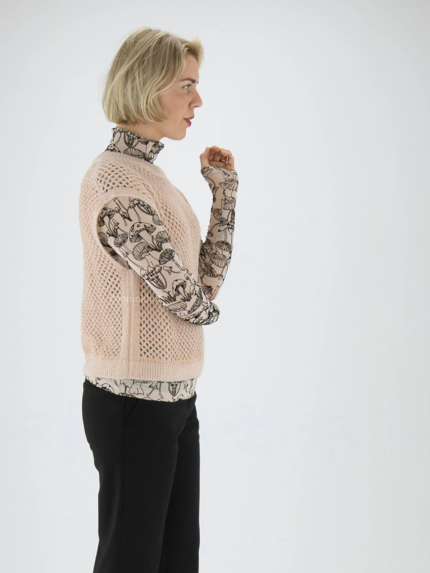 Marc Cain VC 42.02 M27 Tops Beige 6 Marc Cain VC 42.02 M27 Tops Beige - Afbeelding 4