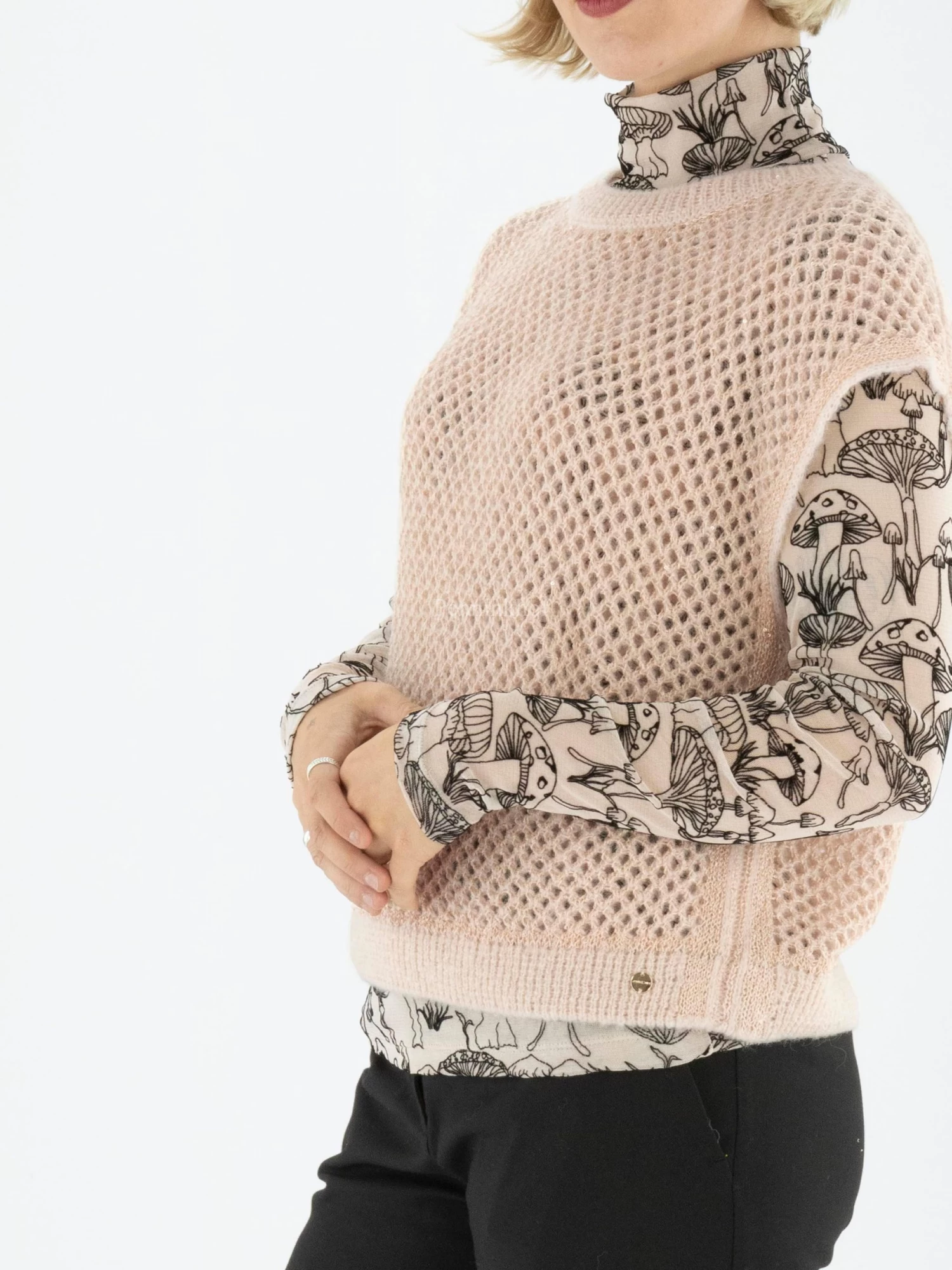 Marc Cain VC 42.02 M27 Tops Beige 8 Marc Cain VC 42.02 M27 Tops Beige - Afbeelding 6