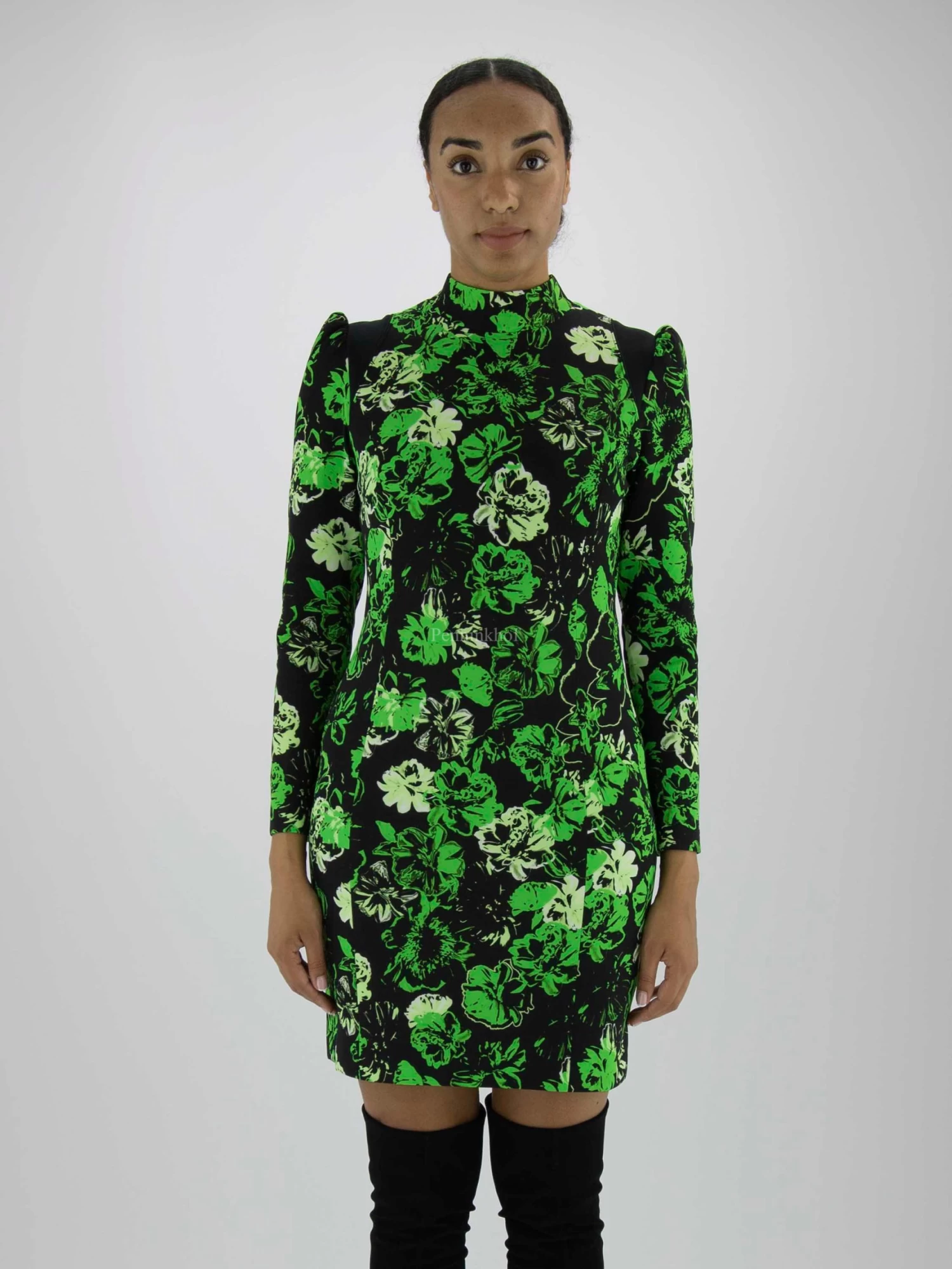 Marc Cain VC 21.17 J09 Jurken Groen 4 Marc Cain VC 21.17 J09 Jurken Groen - Afbeelding 2