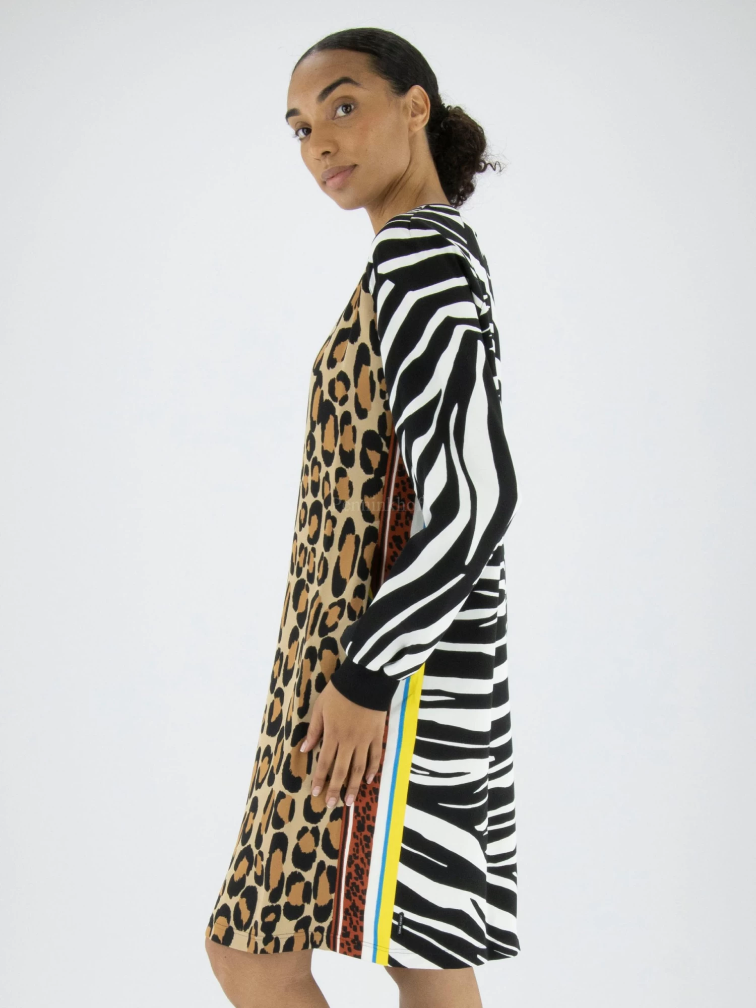 Marc Cain VS 21.10 W04 Jurken Bruin 5 Marc Cain VS 21.10 W04 Jurken Bruin - Afbeelding 3