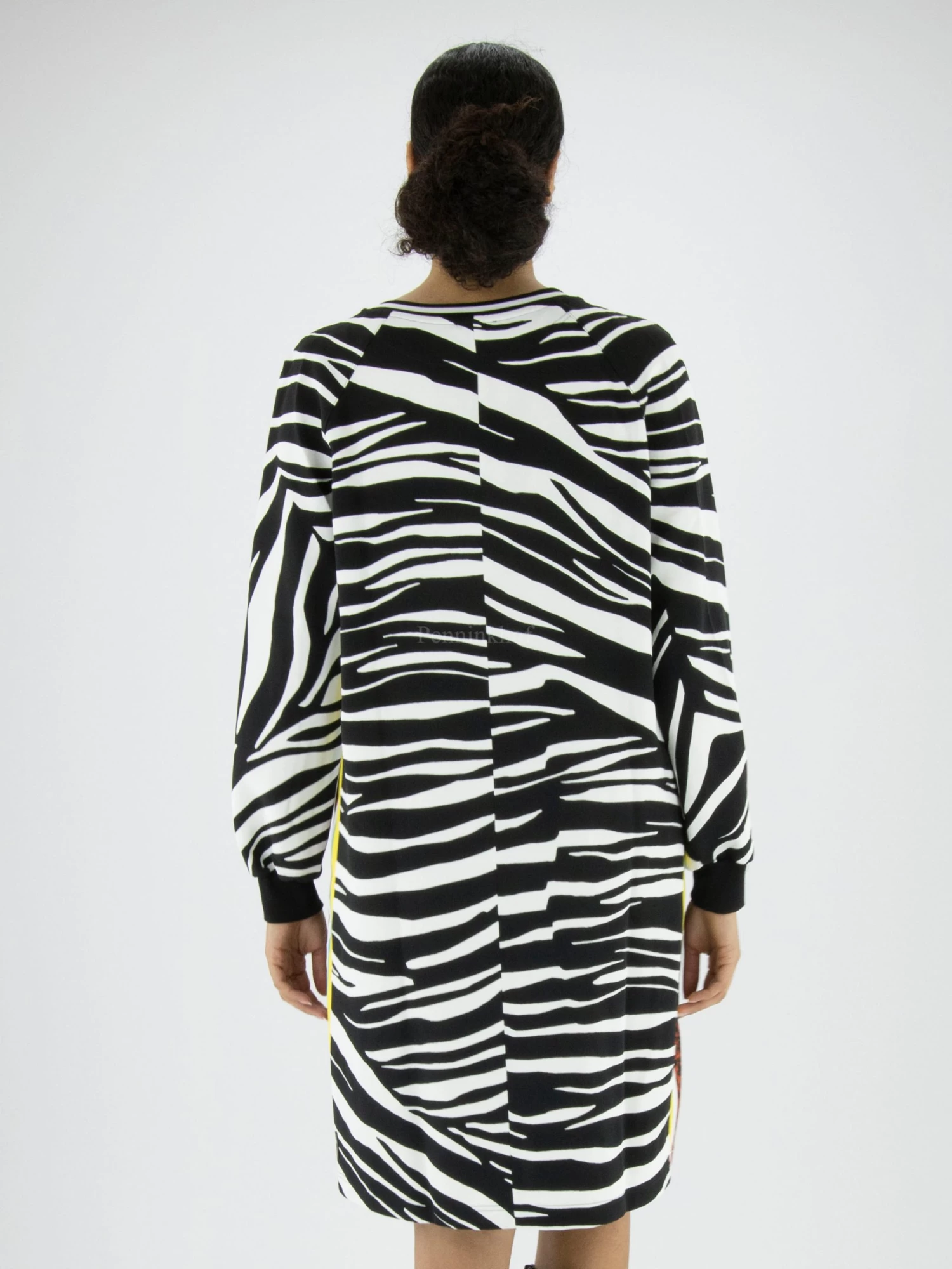 Marc Cain VS 21.10 W04 Jurken Bruin 6 Marc Cain VS 21.10 W04 Jurken Bruin - Afbeelding 4