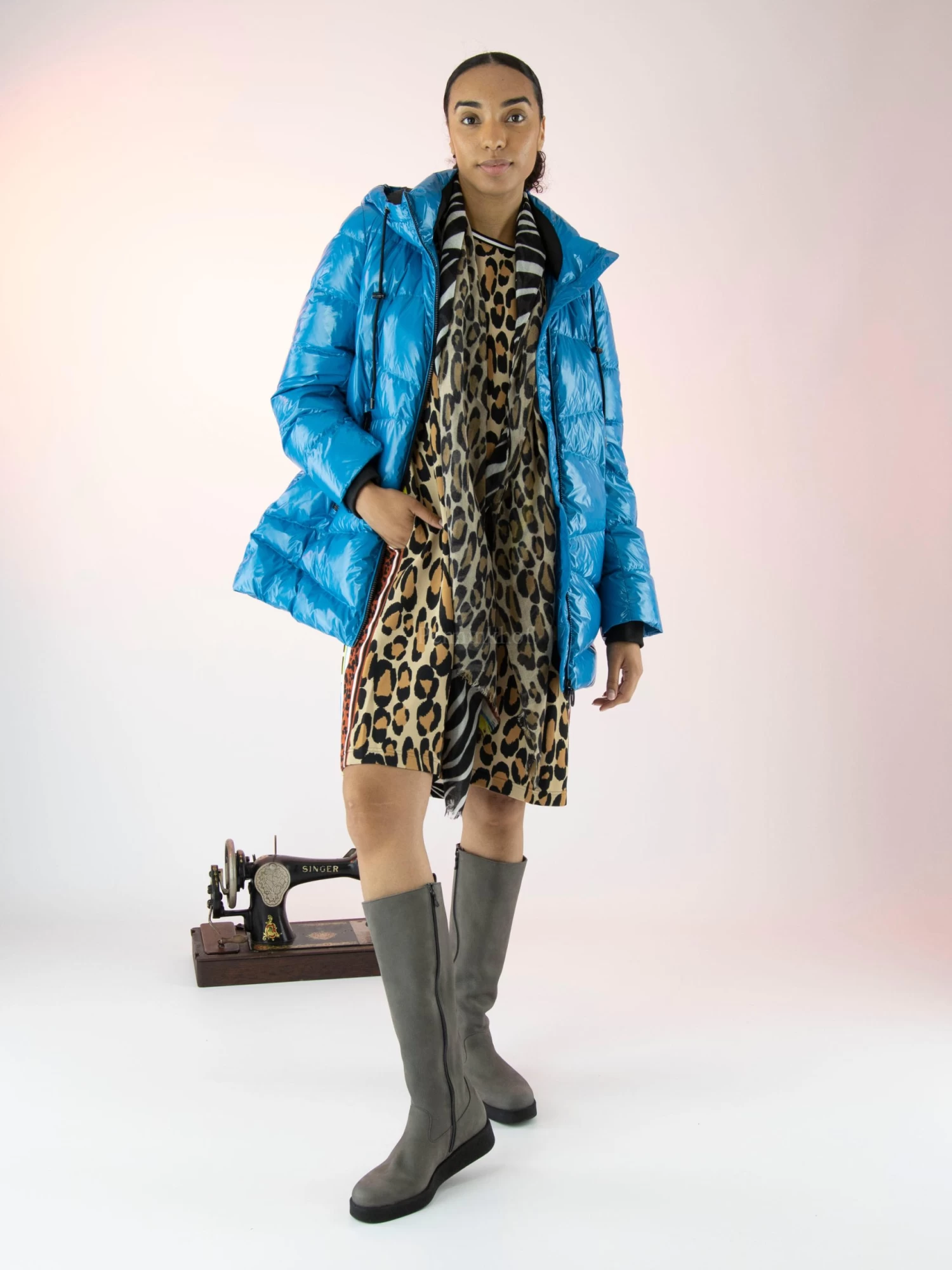 Marc Cain VS 21.10 W04 Jurken Bruin 8 Marc Cain VS 21.10 W04 Jurken Bruin - Afbeelding 6