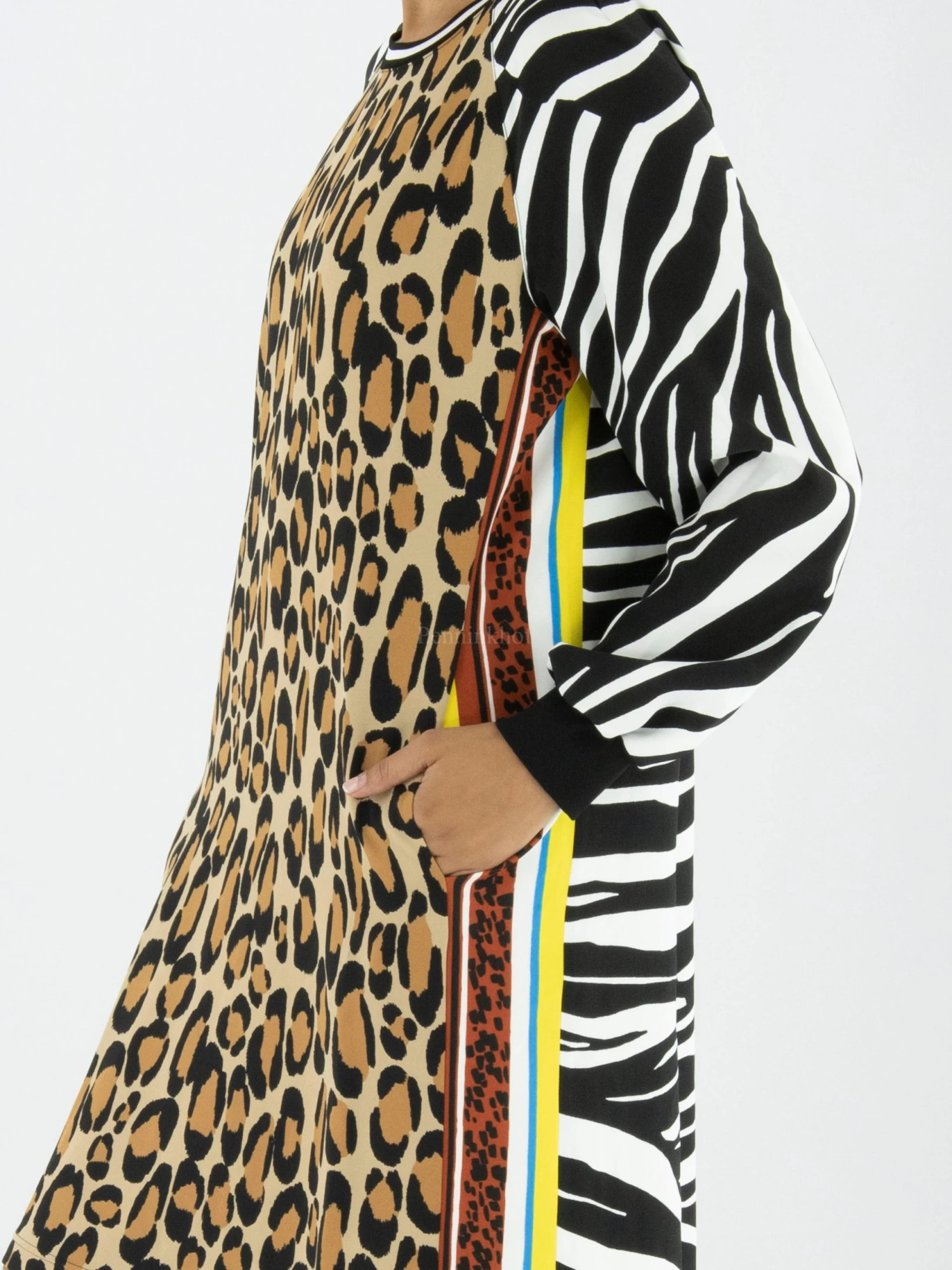 Marc Cain VS 21.10 W04 Jurken Bruin 10 Marc Cain VS 21.10 W04 Jurken Bruin - Afbeelding 8