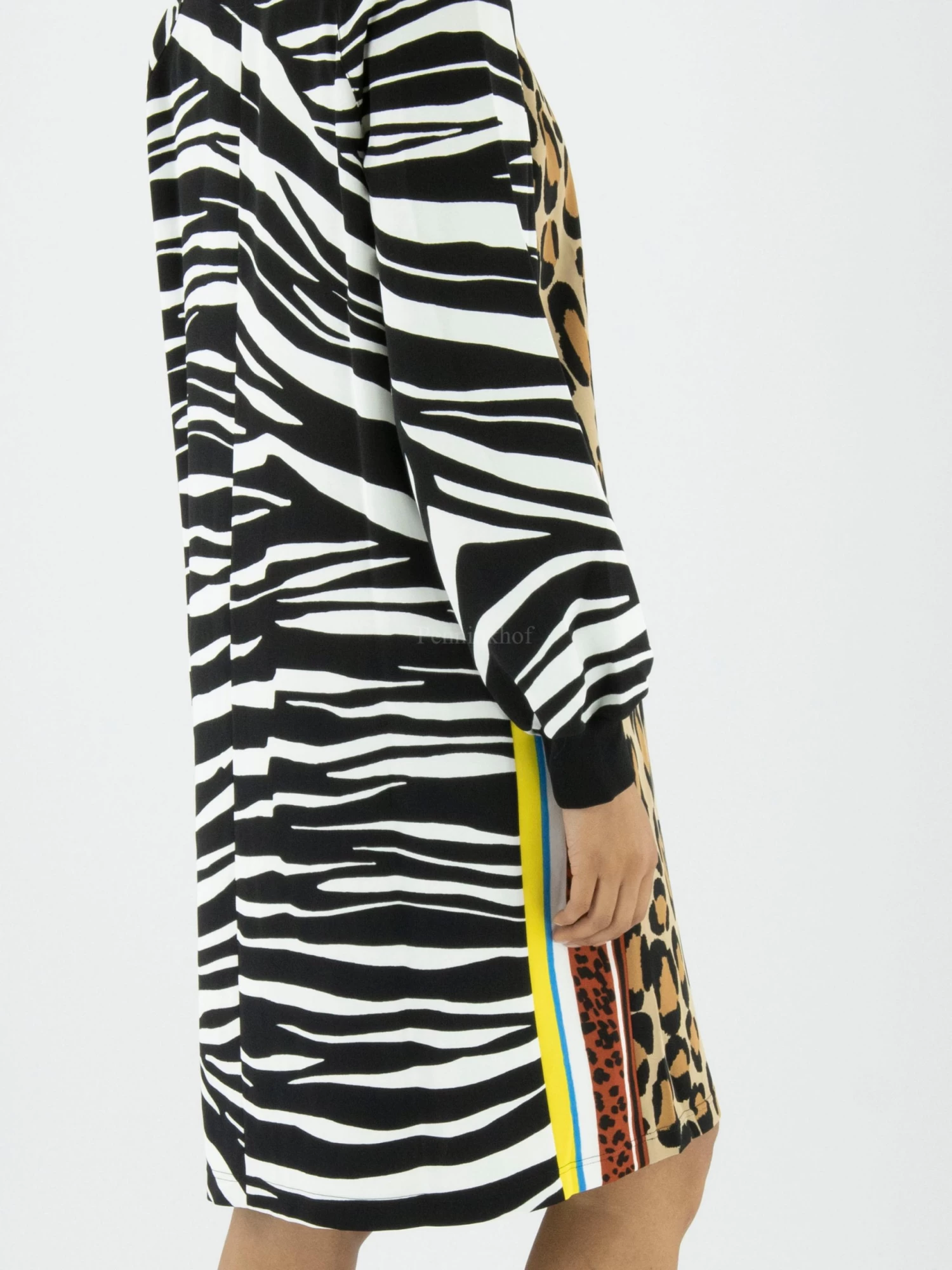 Marc Cain VS 21.10 W04 Jurken Bruin 11 Marc Cain VS 21.10 W04 Jurken Bruin - Afbeelding 9