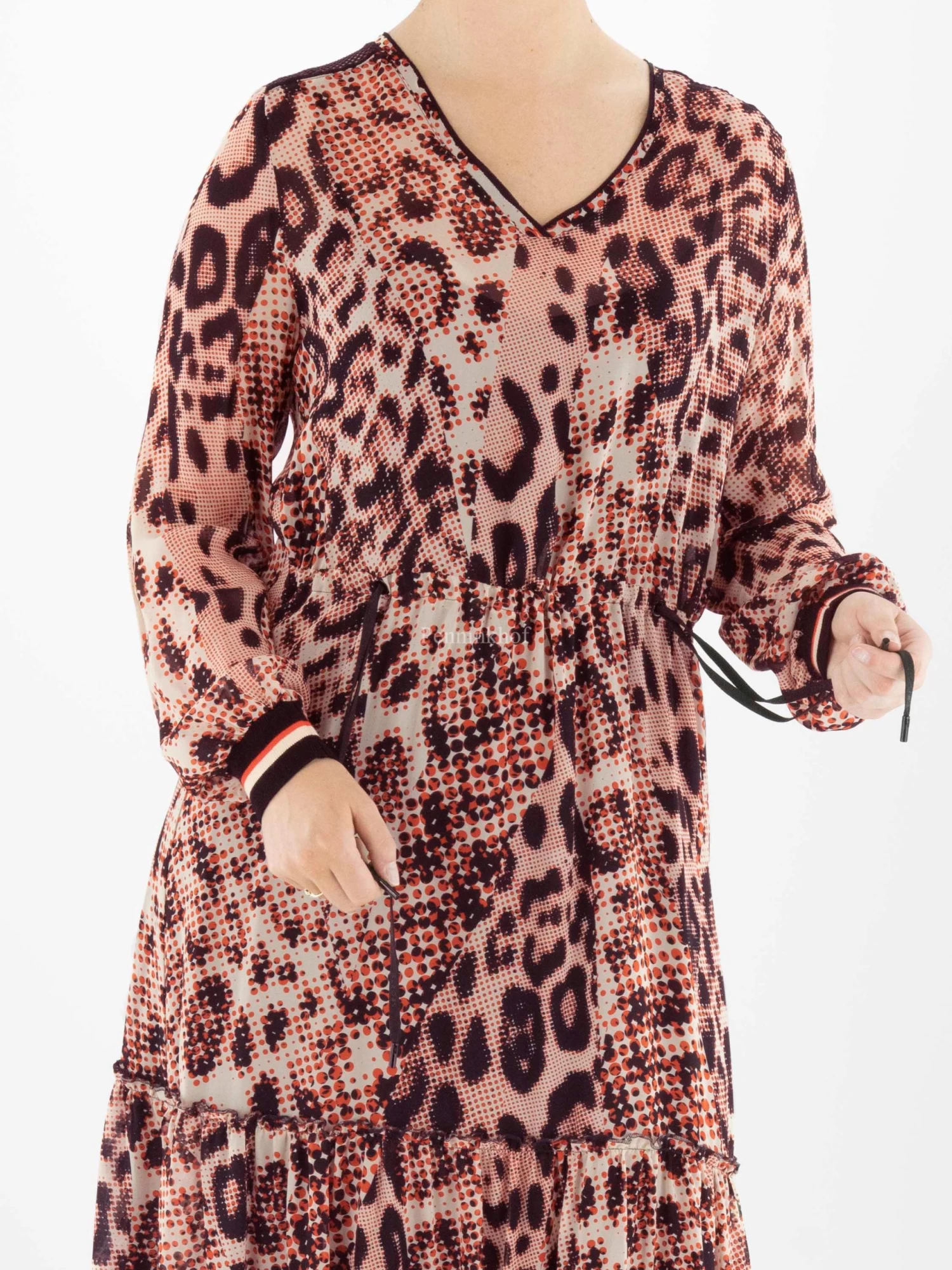 Marc Cain VS 21.04 W02 Jurken Rood 10 Marc Cain VS 21.04 W02 Jurken Rood - Afbeelding 8